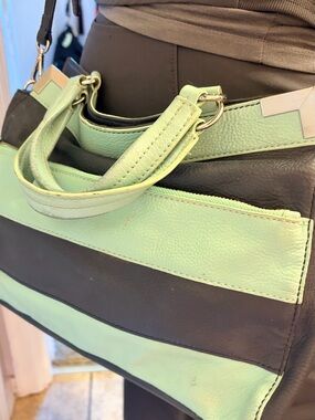 Genuine leather B. Makowsky purse